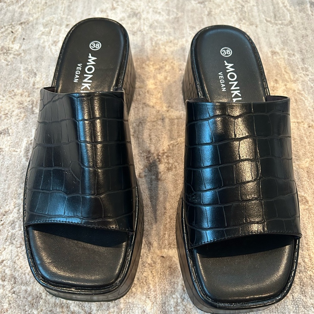 NWOT Monki Women’s 38 US 7.5-8 Black Vegan Leather Chunky Mule Faux Wedge Sandal